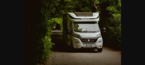 McLouis Mc4 Series 300 полуинтегриран камперван
